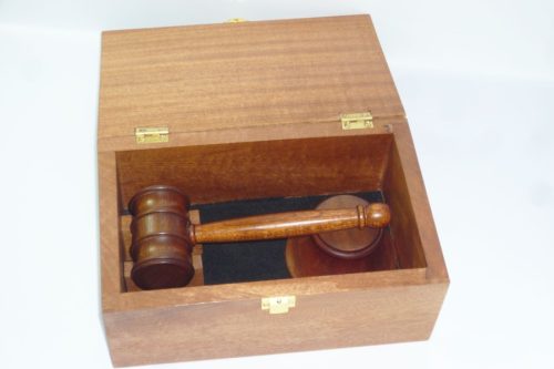 Presentation boxed wooden gavel in mahogany - Image 4
