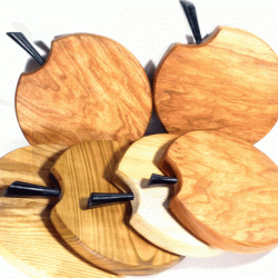 Handmade-medium-size-wooden-single-piece-wooden-chopping-boards-no-joins-selection-of-woods-stalk-detail.