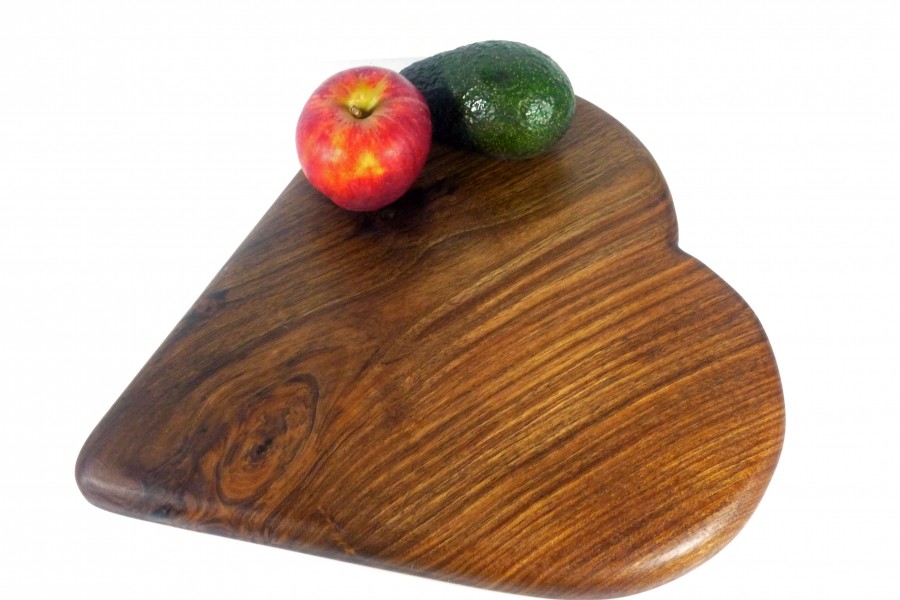 walnut-wooden-heart-shaped-chopping-board
