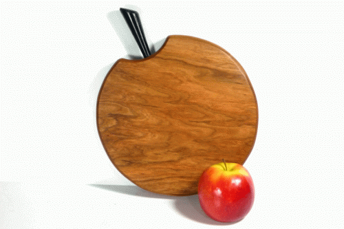 Handmade-hand-cut-wooden-chopping-board-one-piece-solid-wood-no-joins-American-Black-cherry-stalk-detail.