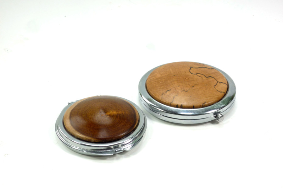 Compact mirros with decortive wooden tops